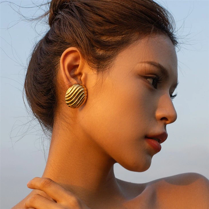 Ribbed Oval Earrings