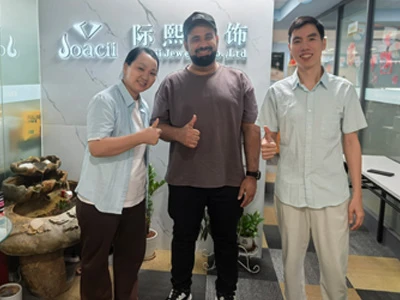 Pelanggan Oman Melawat Kilang Guangzhou Kami Untuk Barang Kemas Batu & Mutiara